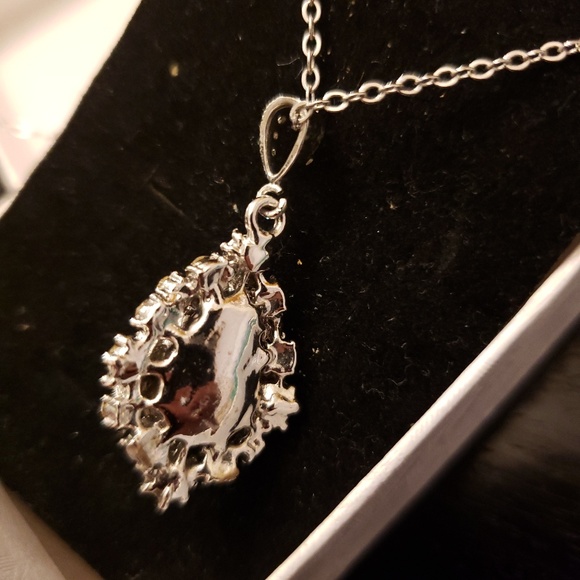 Vintage Red Crystal Necklace - Picture 2 of 3